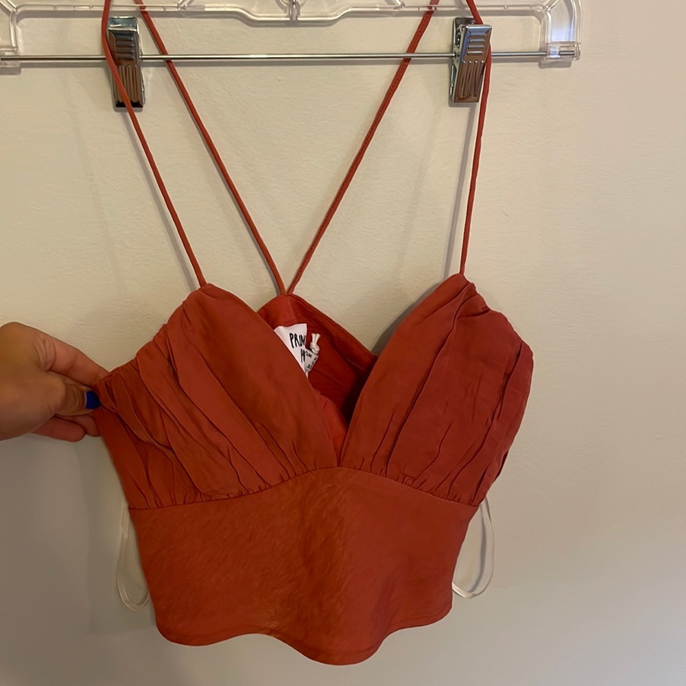 Rust cropped tank top.